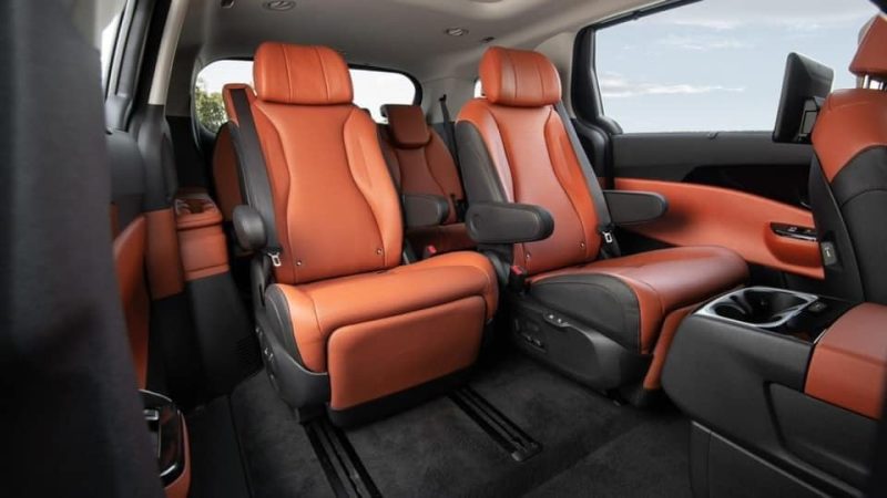 Luxco Travels - Luxurious and Comfortable Interior of Kia Carnival 7-Seater from Hanoi to Halong Bay