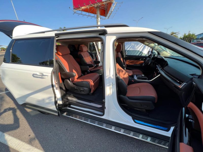 Luxco Travels - Interior of Kia Carnival Luxury 7-Seater from Hanoi to Halong Bay