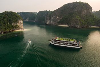 La Casta Regal Cruise sailing in Ha Long Bay