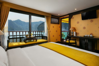 Luxurious cabin with Ha Long Bay view on Nostalgia Cruise