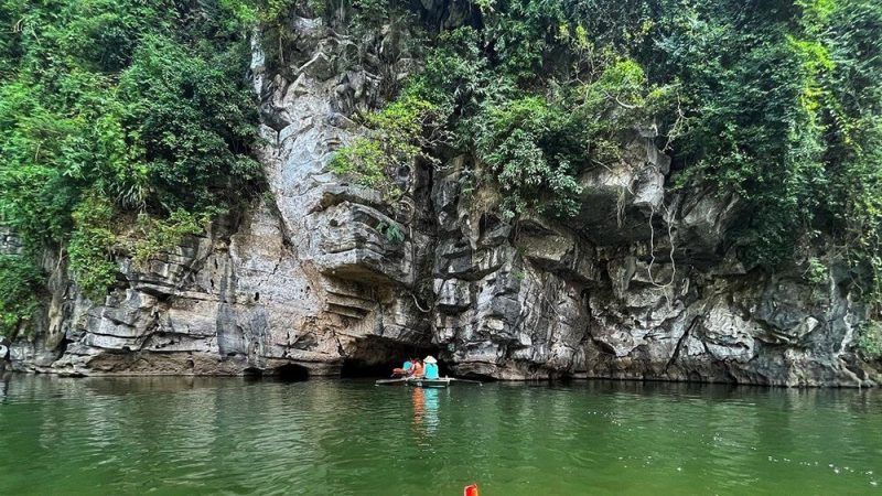 Hoa Lu Trang An Mua Cave 1 Day Tour Vietnam LuxcoTravels ancient sites scenic boat ride karst landscape cultural exploration